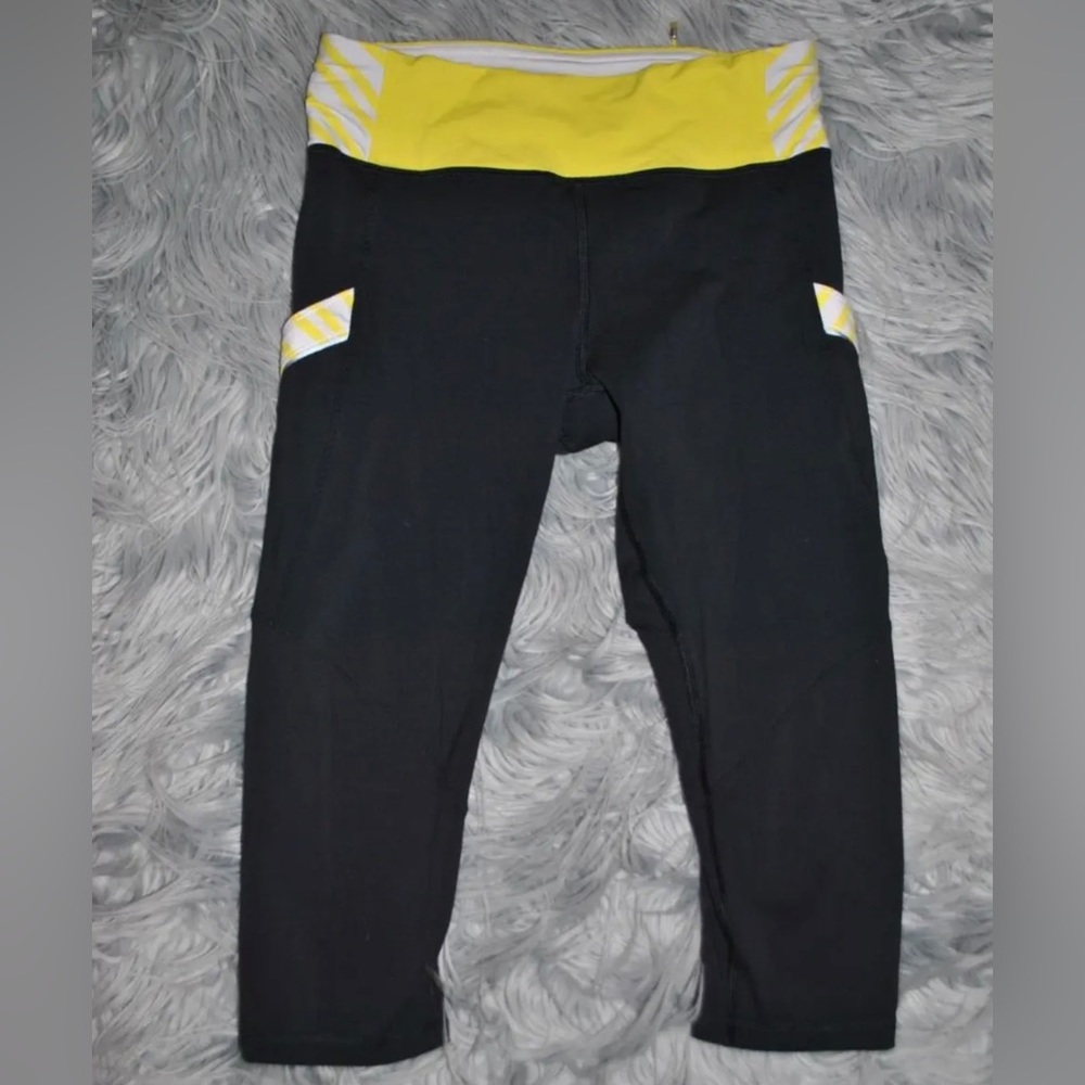 LULULEMON Run Mod Moves Crop Sizzle Twin Strip Yellow Black Yoga size 4 Womens